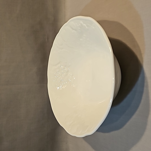 New Wedgwood Strawberry And Vine Oval Vegetable Bowl - Picture 10 of 12